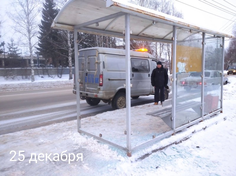 Вандалы снова разбили остановку в Сыктывкаре 