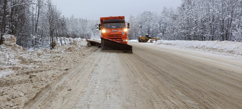 За сутки в Троицко-Печорском районе обработали от гололеда 40 километров дорог

