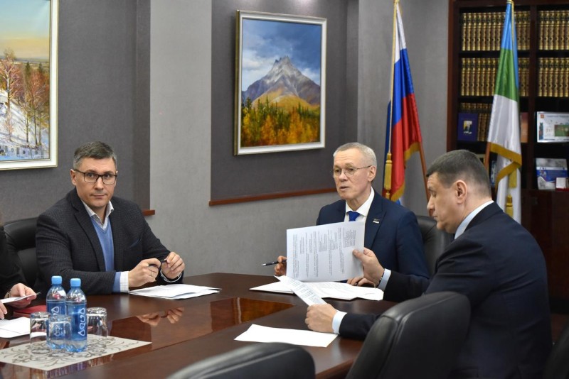 И.о. председателя Правительства Коми встретился с руководством депутатских фракций Госсовета РК