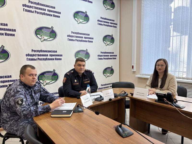 Офицеры Росгвардии рассказали, как жителям Коми передать оружие на СВО