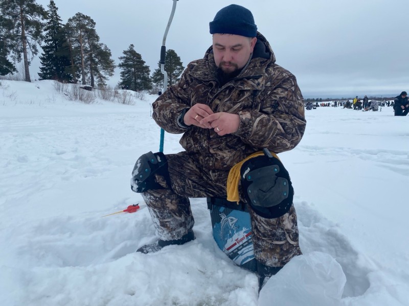 Самый удачливый рыбак выловил более полутора килограммов рыбы на фестивале подледного лова под Сыктывкаром