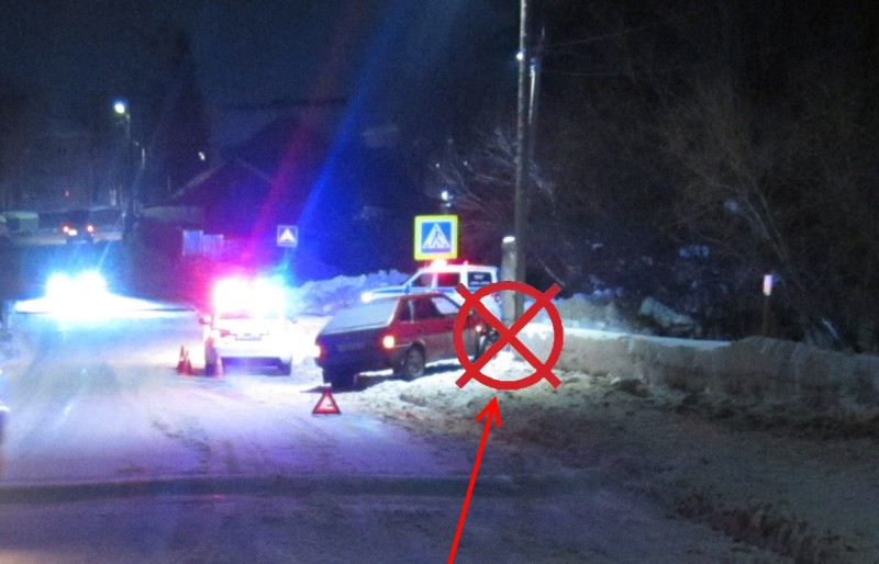 В Ухте водитель ВАЗа врезался в опору линии электропередачи