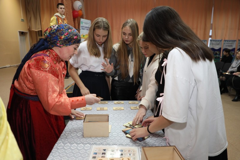 При грантовой поддержке нефтяников в Усинске открыли "ЭтноШколу"

