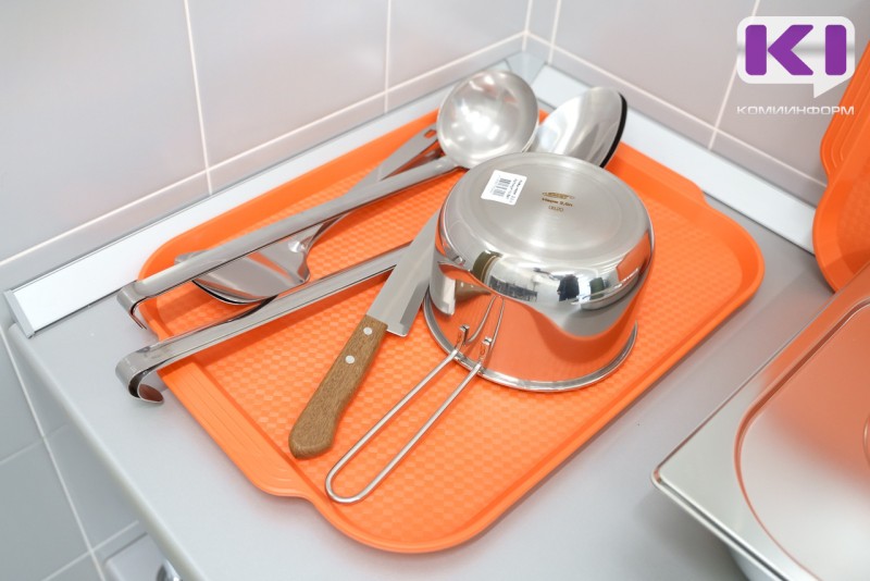 Житель Сосногорска выместил гнев на машине своей знакомой и напал на нее с ножом 