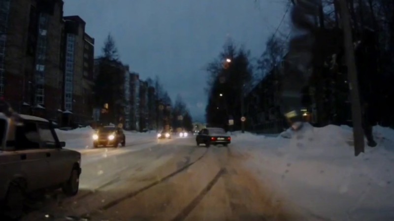 Дорожные полицейские Сыктывкара задержали и привлекли к ответственности любителей дрифта на оживленных улицах города