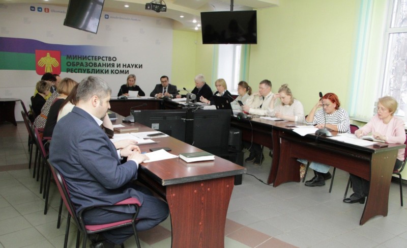 В Коми масштабный конкурс педагогов посвятят Году героев 