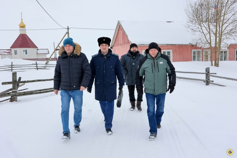 Глава Инты проинспектировал коммунальные и социальные объекты в отдаленном селе Петрунь

