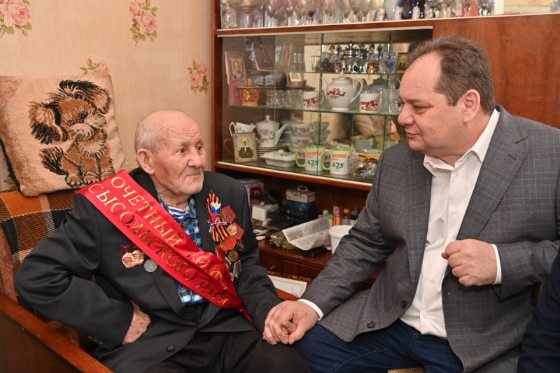 Ростислав Гольдштейн поздравил с наступающим Днём Победы участника Великой Отечественной войны Валентина Голова