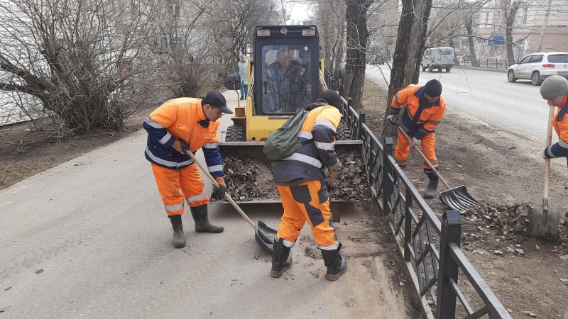 В Сыктывкаре улицы и общественные территории продолжают приводить в порядок после зимы