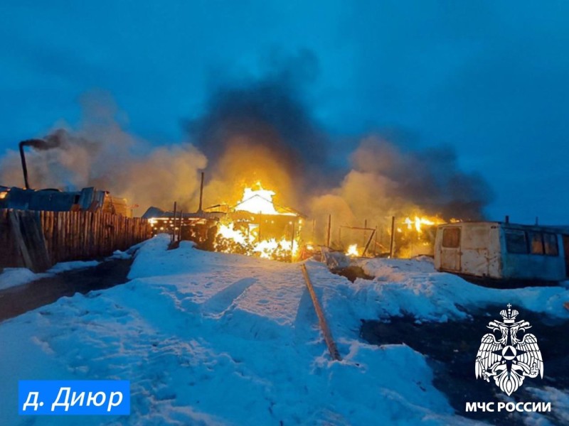 В Ижемском районе ликвидировали пожар на площади 200 квадратных метров