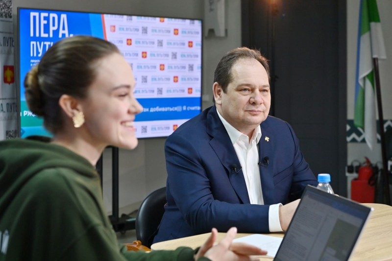 Более 4500 сообщений собрала прямая линия с Ростиславом Гольдштейном