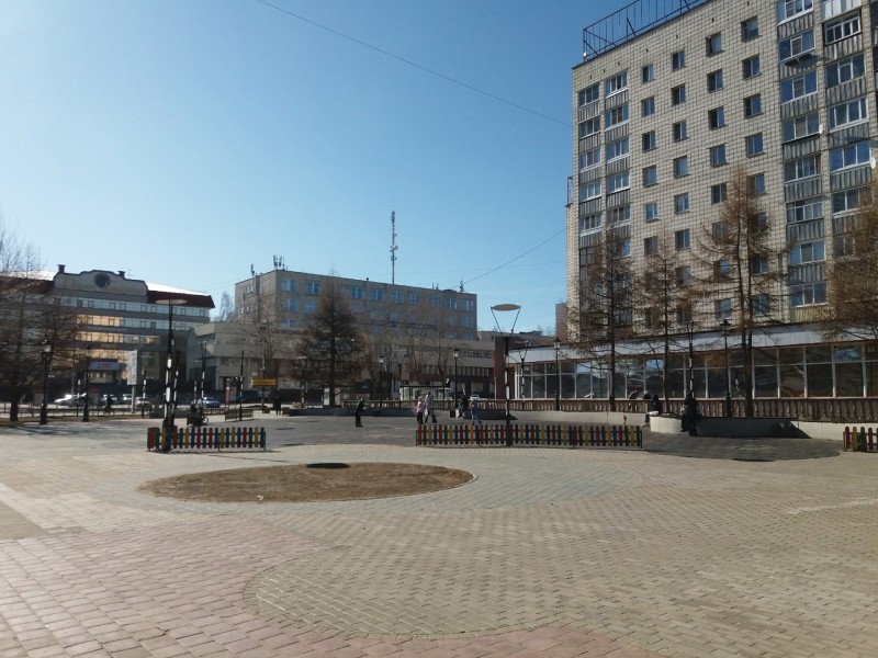 Мэрия Сыктывкара пояснила, почему пропала детская площадка у ТЦ "Детский мир"