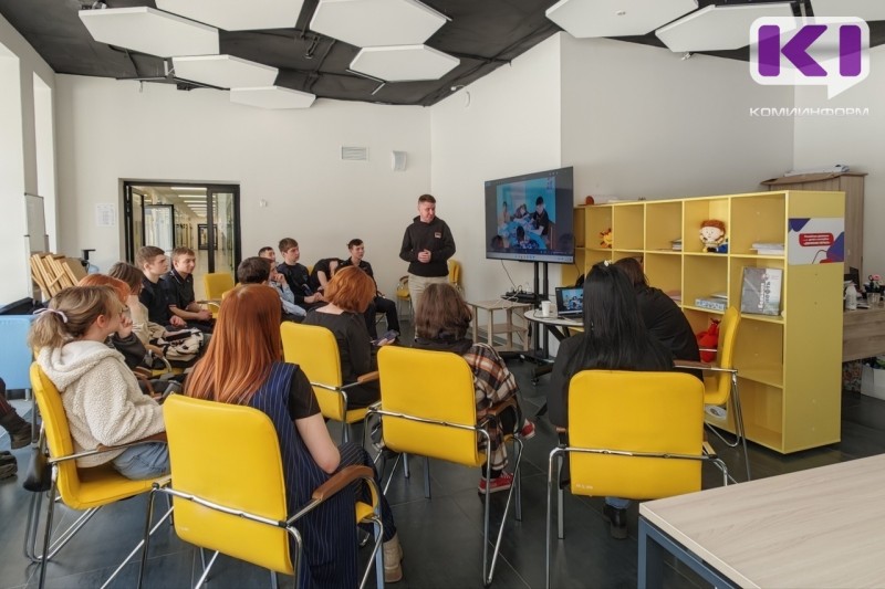 Новые регионы своими глазами: ухтинские юнармейцы и кадеты узнали о молодежной прессе Херсонской области