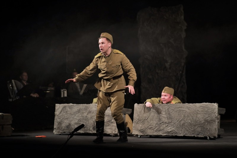 Юмор, музыка и война: в Сыктывкаре состоялась премьера оперетты "Василий Теркин" на коми языке