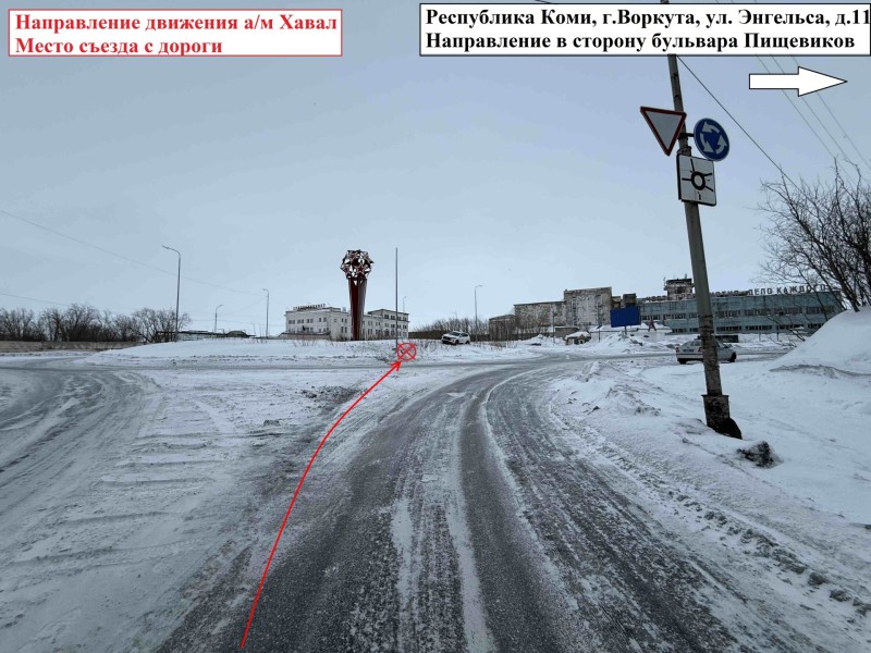 В Воркуте водитель кроссовера врезался в столб освещения
