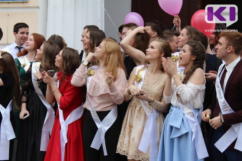 Родители выпускников из Сыктывкара рассказали, куда планируют поступать их дети в 2025 году