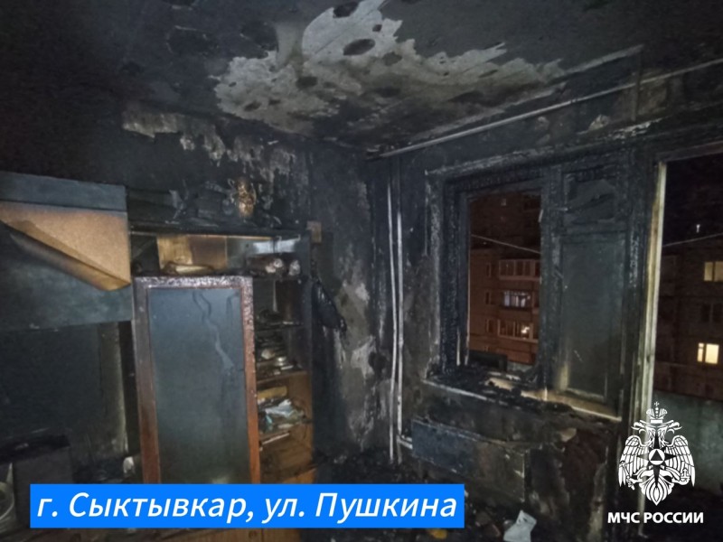 В Сыктывкаре огнеборцы спасли из огня травмированного мужчину 