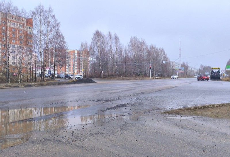 В Сыктывкаре перекрыли проезд в районе перекрестка Октябрьского проспекта и улицы Петрозаводской
