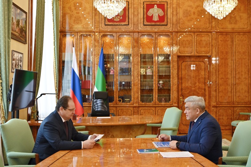 От благоустройства до поддержки СВО: Ростислав Гольдштейн обсудил с главой Сосногорска ключевые проекты района