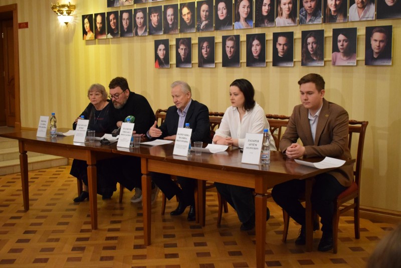 Главный режиссер Театра драмы им. В. Савина: Спектакль "Уляшёвы" – это перелистывание страниц фотоальбома