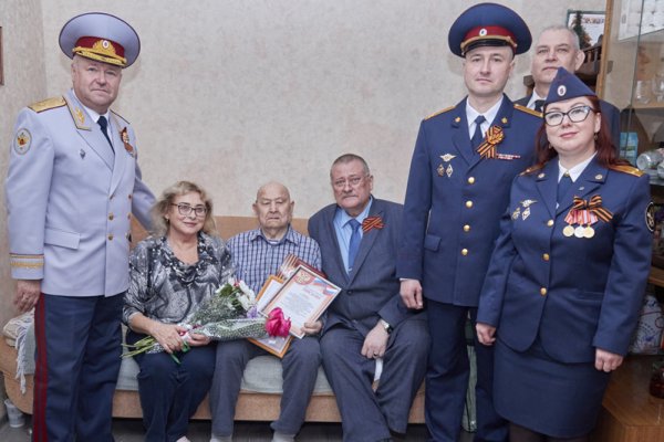 Начальник УФСИН Коми Дмитрий Коновалов поздравил ветерана Великой Отечественной войны Василия Попова