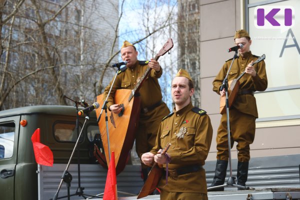В прошлое – на машине времени: сыктывкарцы окунулись в атмосферу военных лет вместе с агитрейсом 