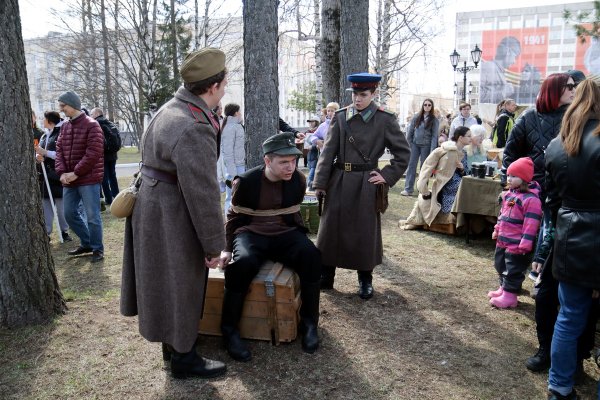 Полевой лагерь партизан, операция наживую и допрос пленного полицая: в столице Коми 9 мая развернулись праздничные площадки