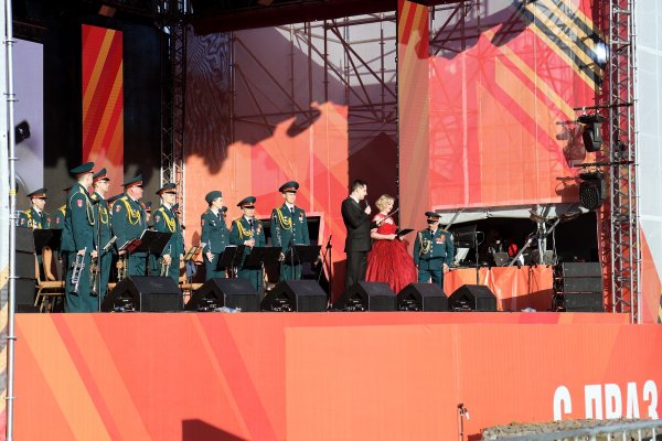 Марш энтузиастов, вальс, пасодобль - в Сыктывкаре прошел танцевальный флешмоб 