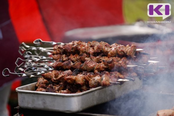 Диетолог рассказала о самом полезном шашлыке