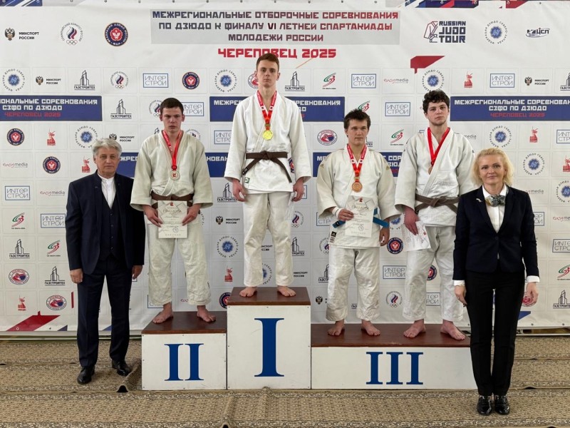 Два золота выиграли спортсмены Коми на межрегиональных соревнованиях по дзюдо