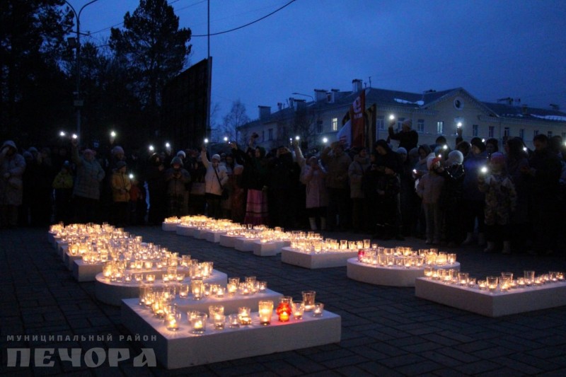 Печорцы зажгли свечи в память о героях Великой Отечественной войны