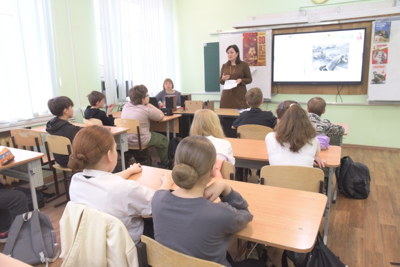 Министры спорта и нацполитики Коми провели для сыктывкарских гимназистов "Разговор о важном"