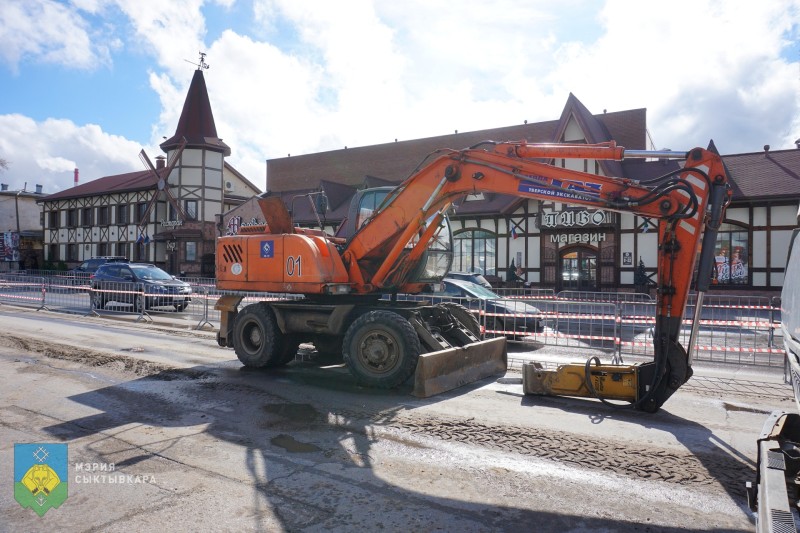 В Сыктывкаре на Октябрьском проспекте началась замена магистрального водовода
