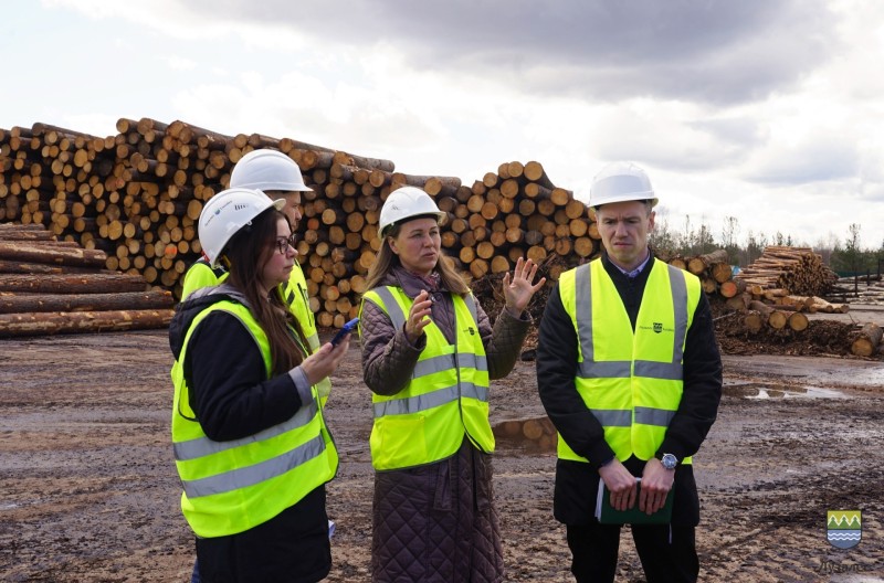 Представители Минпромторга России ознакомились с работой предприятия "Лузалес"