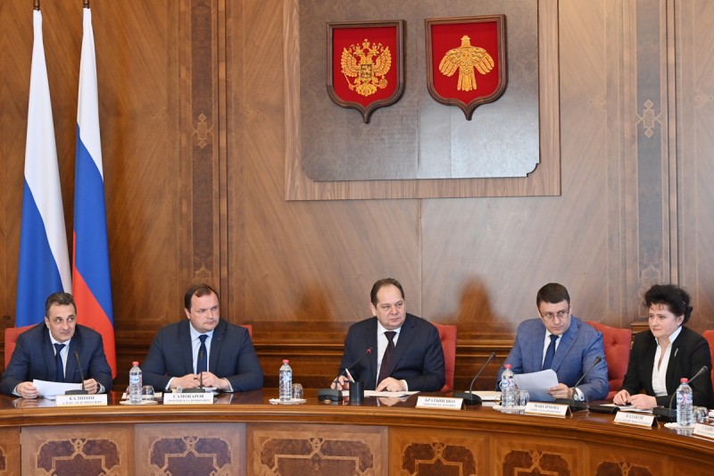 Раз глаз замылился: Ростислав Гольдштейн вместе с мэром Сыктывкара проверит ремонт дорог и благоустройство территорий