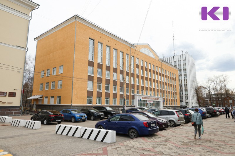 В Академии госслужбы Коми к началу нового учебного года отремонтируют кровлю