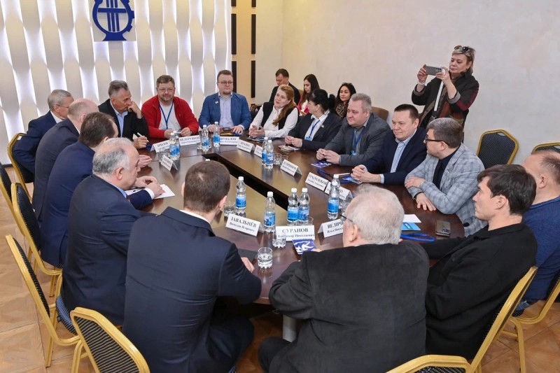 "С вами получилось": ухтинцы поблагодарили Ростислава Гольдштейна за содействие в ремонте бывшего здания "Коминефти"