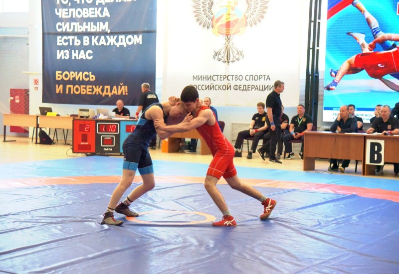 В Сыктывкаре дали старт первенству СЗФО по вольной борьбе