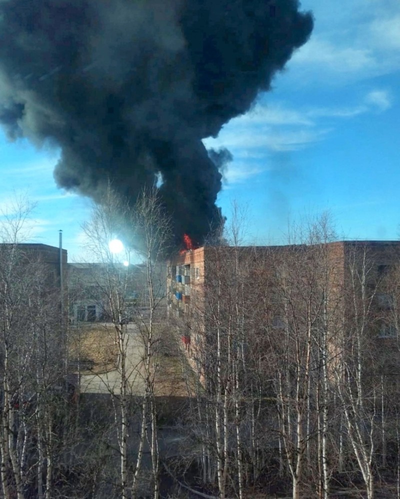 В Инте горела кровля жилого дома