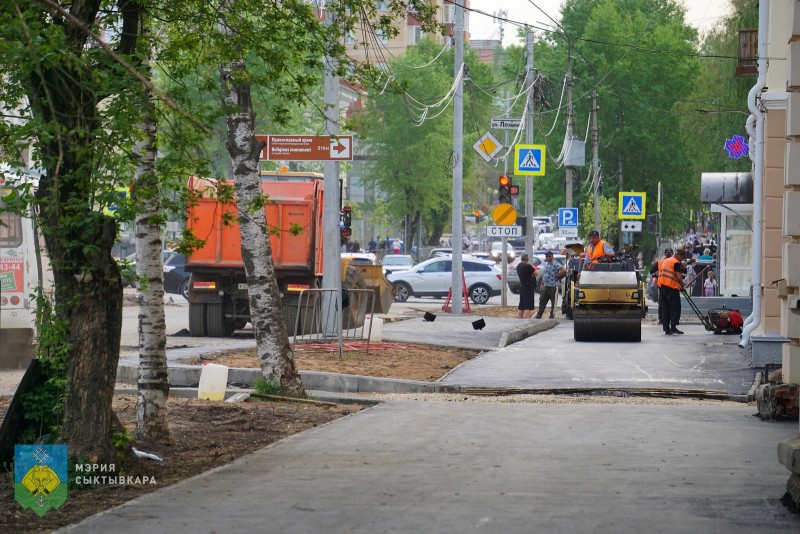 В Сыктывкаре на улице Орджоникидзе идёт ремонт тротуаров по нацпроекту
