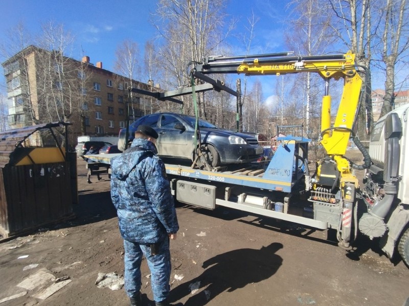 В Сыктывкаре арестовали алиментщика и его автомобиль