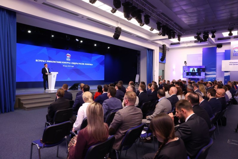 Владимир Якушев: "Единая Россия" готова помочь финалистам конкурса "Лидеры России. Политика" подготовиться к предстоящим выборам