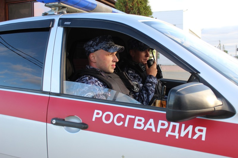 В селе Объячево росгвардейцы усмирили буйного пациента

