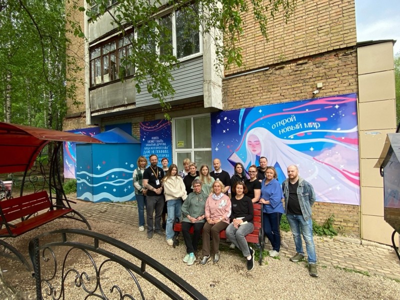 Директор молодежной библиотеки Ольга Винниченко: "Благодаря благоустройству скверов стало комфортно читать под открытым небом"