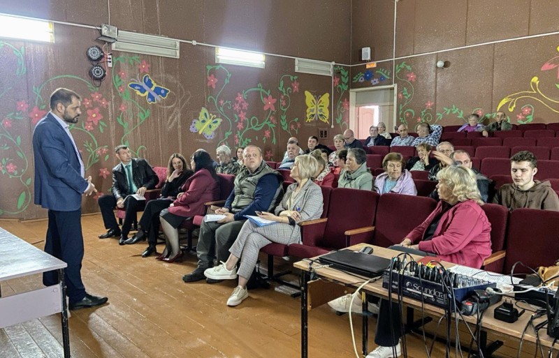 Министр природных ресурсов Коми обсудил с жителями Язеля и Пычима ситуацию по разработке и рекультивации карьеров 