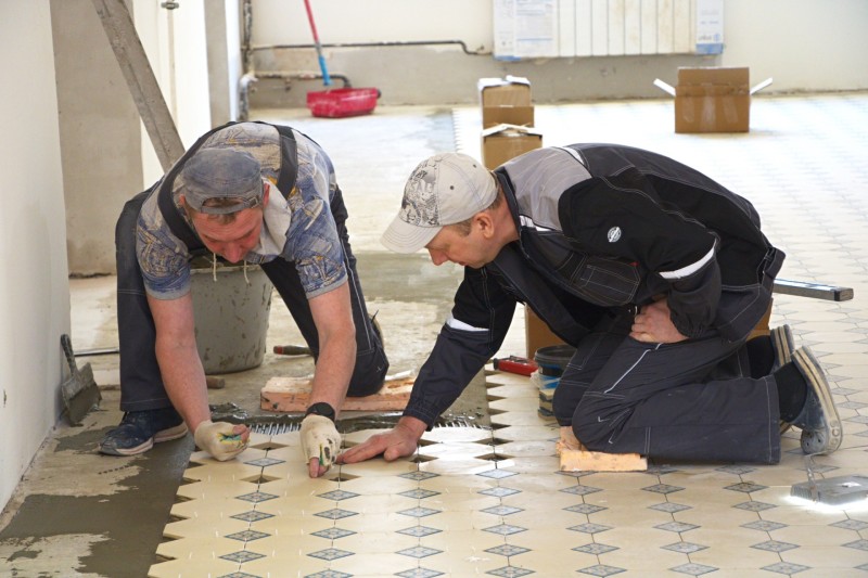 Наталья Якимова проконтролировала ход капремонта в старинном корпусе Пушкинской гимназии

