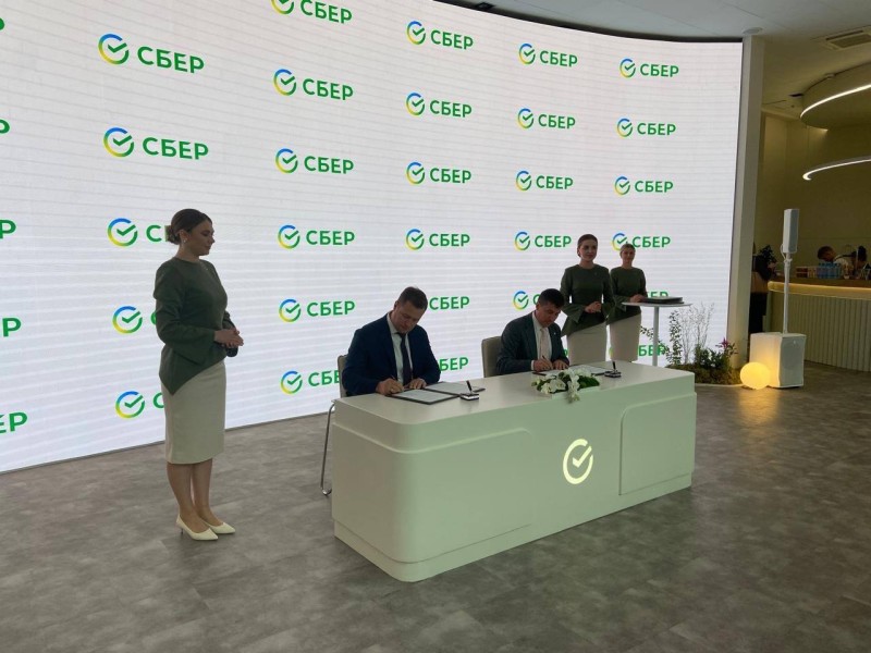 Сбер и нефтесервисная компания "БурСервис" заключили на ПМЭФ-2025 соглашение о сотрудничестве