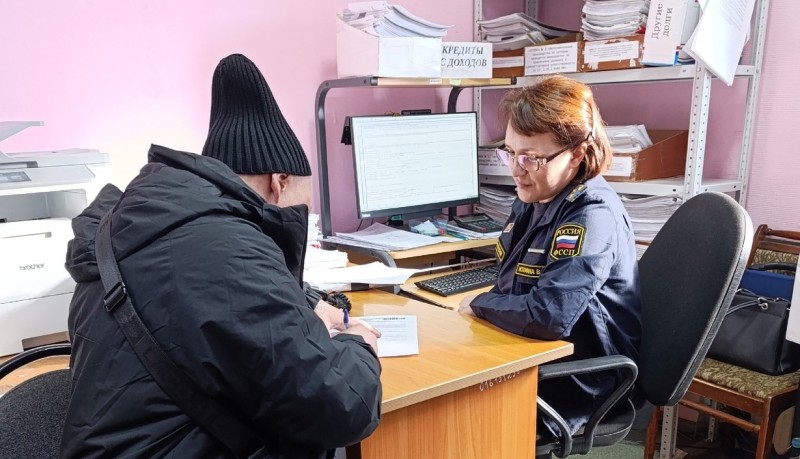 Должник в Ижме провел двое суток под арестом