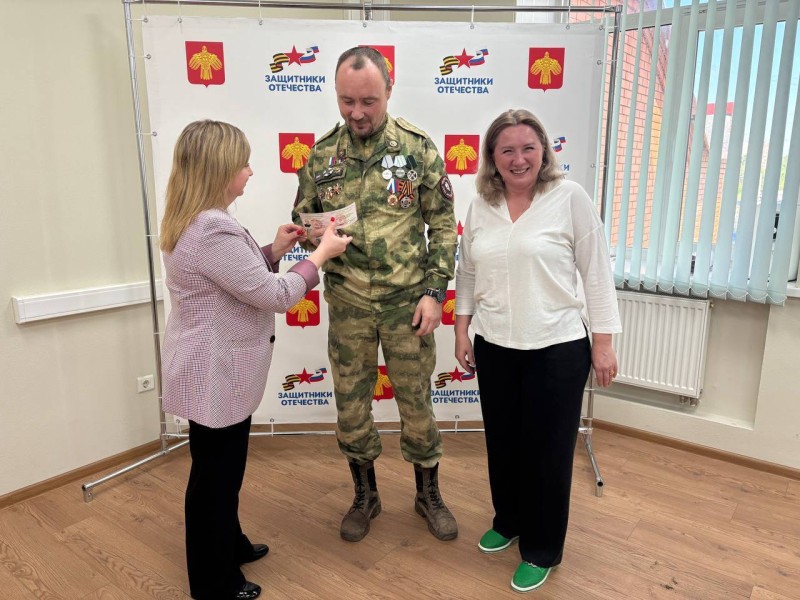 В Коми вернувшиеся участники СВО продолжают получать удостоверения ветерана боевых действий