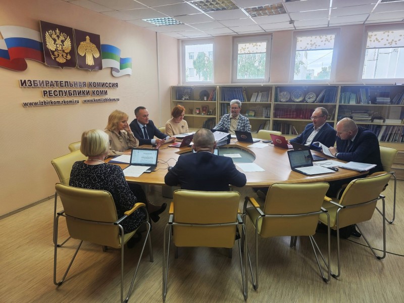 Избирком заверил списки кандидатов в депутаты Госсовета Коми от партий "Зеленая альтернатива" и "Новые люди"